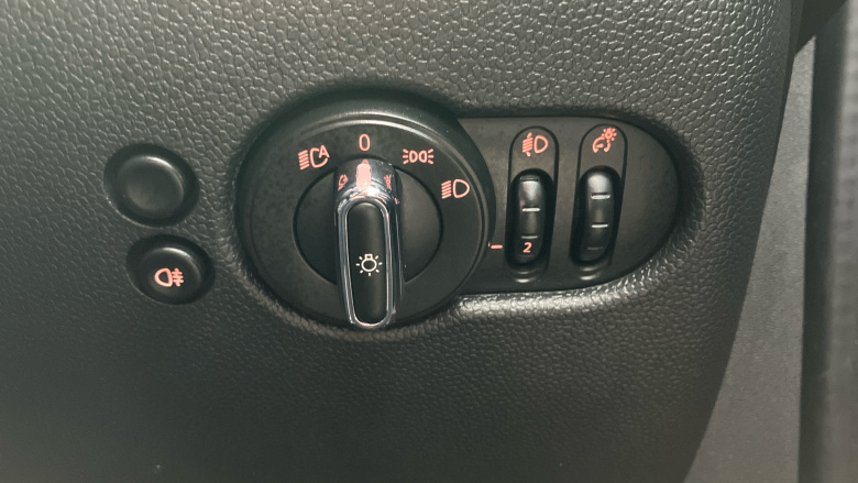 MINI Hatchback 1.5 Cooper Exclusive Premium 5dr Auto Petrol Hatchback